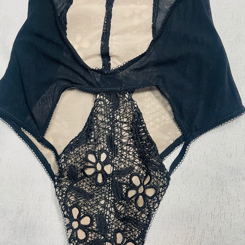 Nwt Youmita Black Embroidered Teddy S, M, L - Picture 8 of 11
